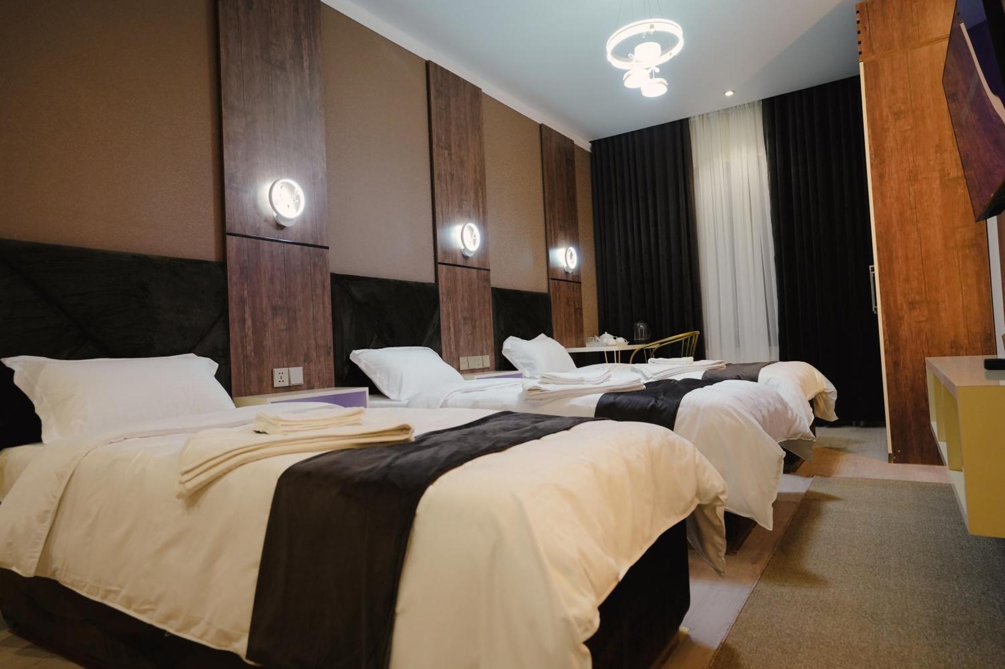 Baland Hotel Душанбе Екстериор снимка
