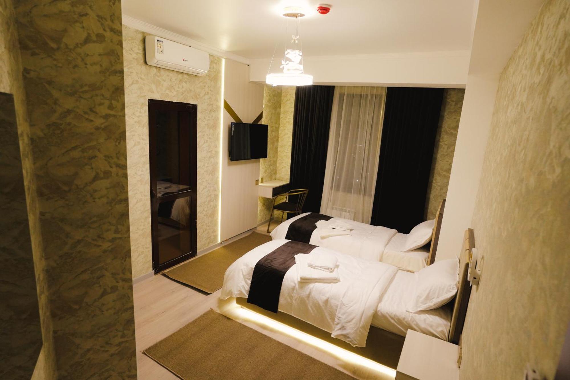 Baland Hotel Душанбе Екстериор снимка