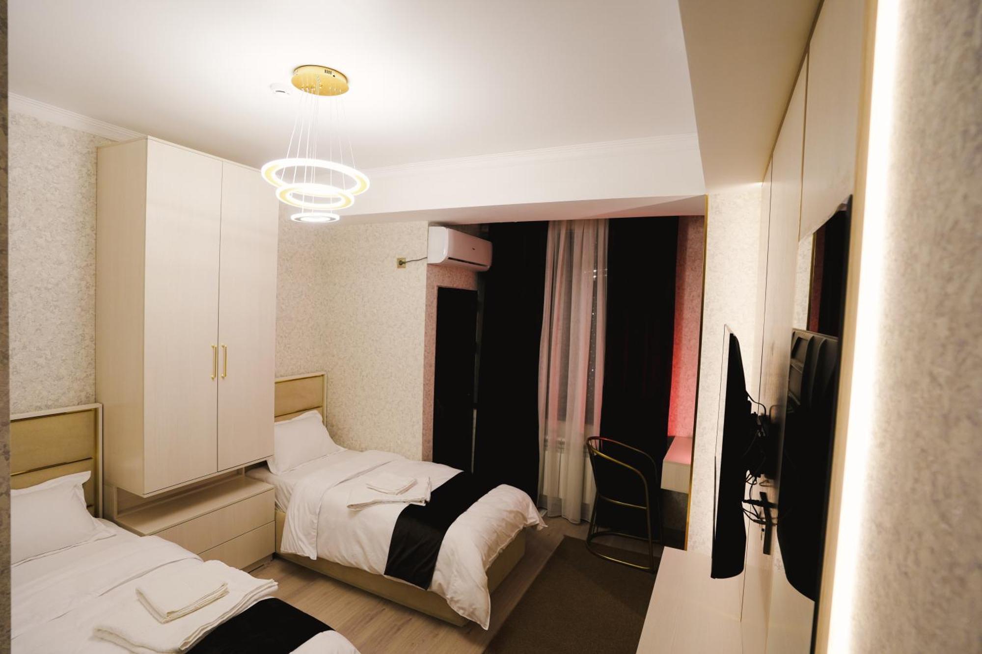 Baland Hotel Душанбе Екстериор снимка